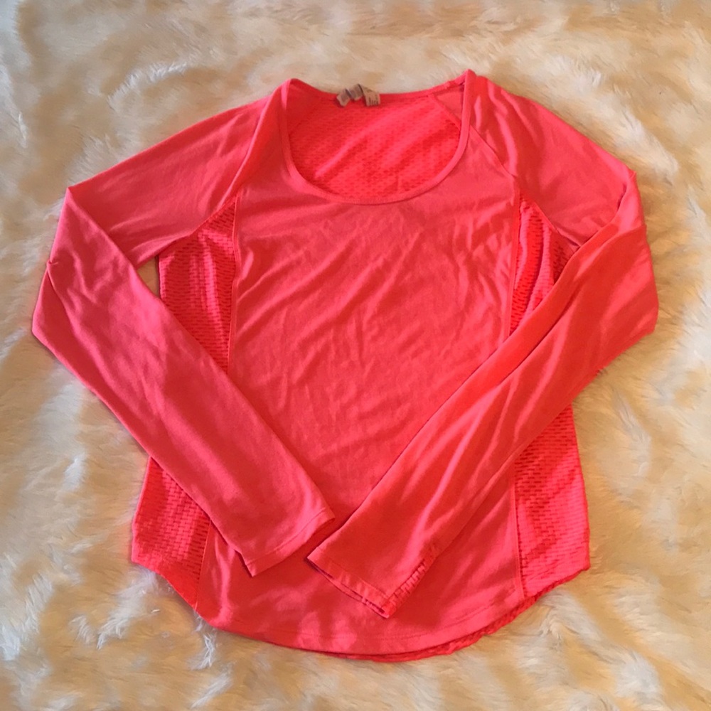 Long sleeve Under Armour top.